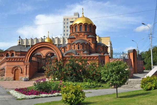 Интересные места Новосибирска: громадные мосты, театр со стеклянной крышей и старинный православный храм