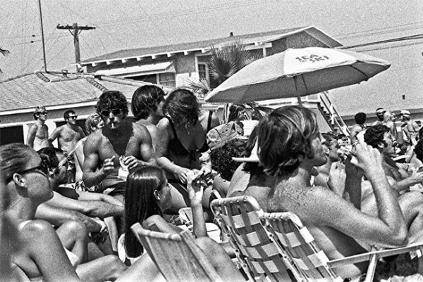 Утомленные солнцем: жаркий летний день 1970 года на знаменитом пляже Мишен Бич Утомленные солнцем: жаркий летний день 1970 года на знаменитом пляже Мишен Бич